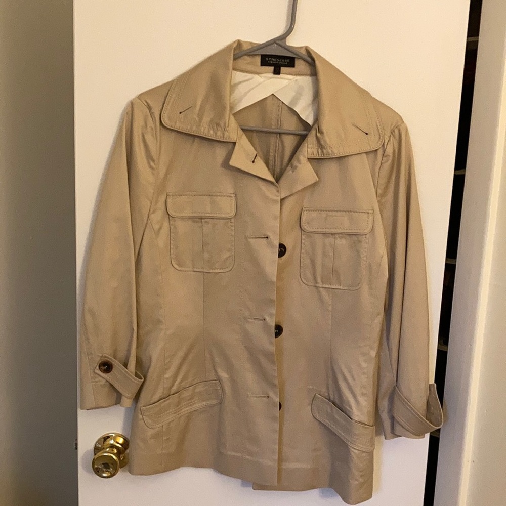 Quarter-sleeve tan jacket